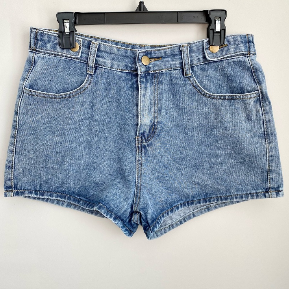 High waisted shorts size L